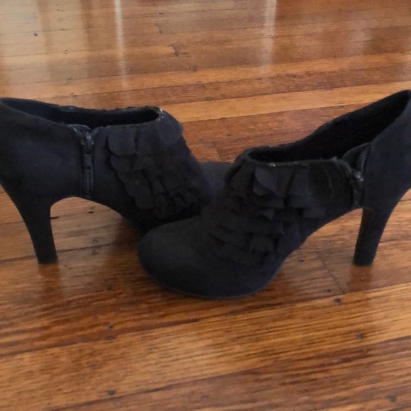 Madden Ruffled Booties - Picture 6 of 6